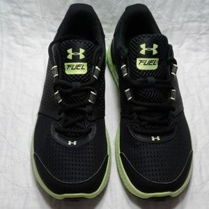 Under Armour running shoes black & yellow sz 9.5 m